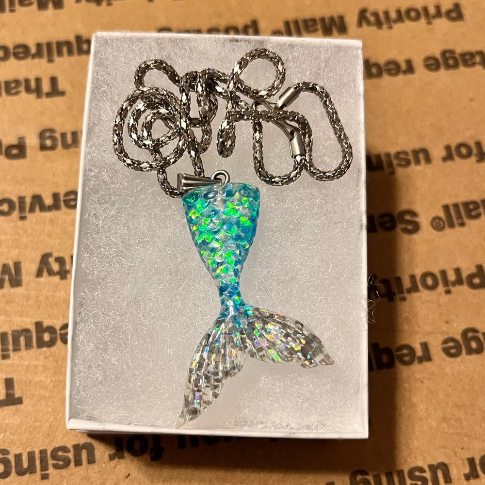 Blue-green mermaid necklace (free add on!)